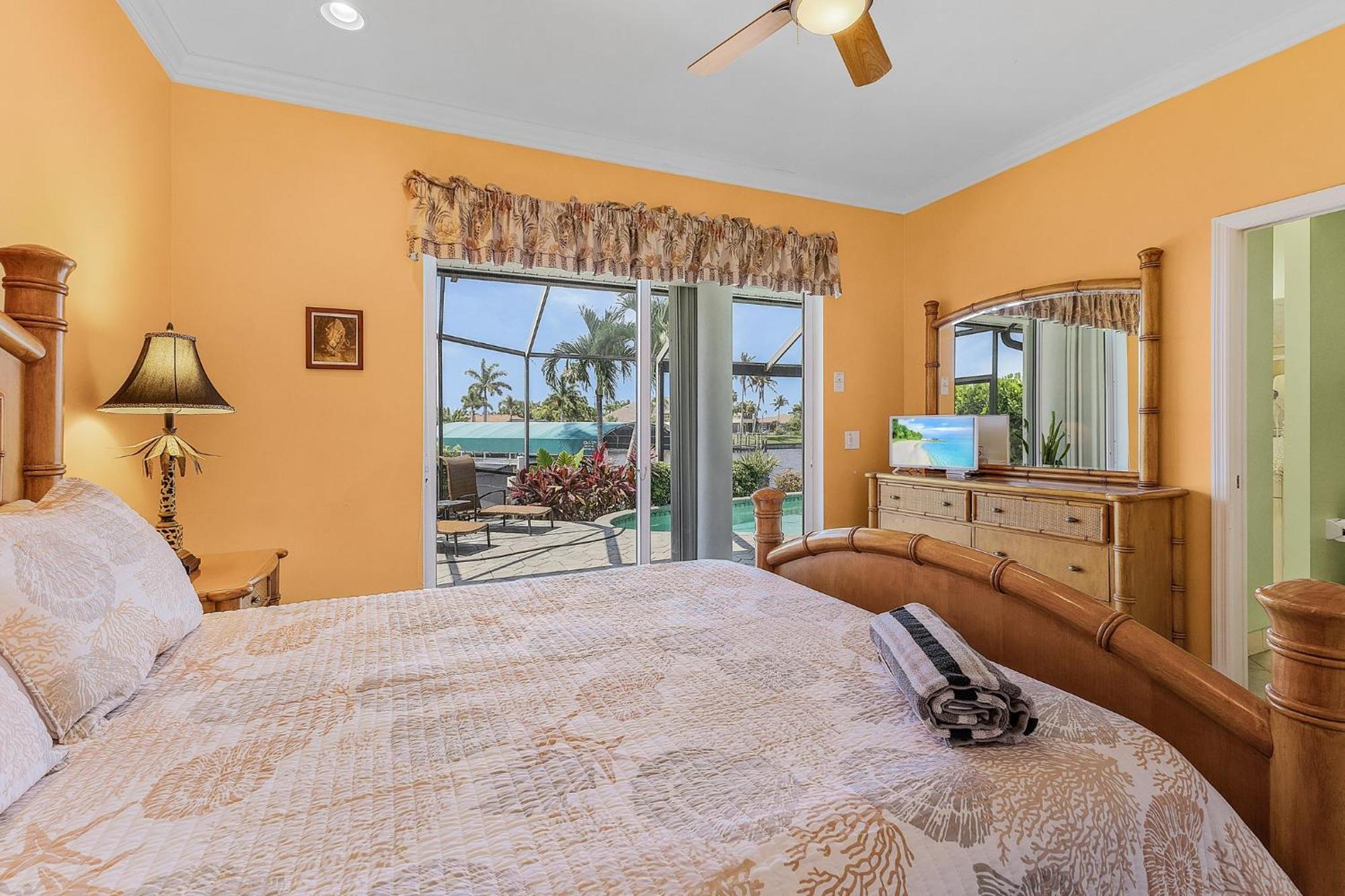Island House Sw Cape - Waterfront Private Home Locally Owned & Managed, Fair & Honest Pricing Cape Coral Exterior photo
