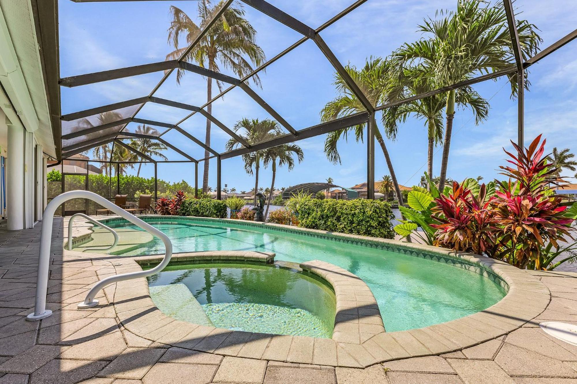 Island House Sw Cape - Waterfront Private Home Locally Owned & Managed, Fair & Honest Pricing Cape Coral Exterior photo