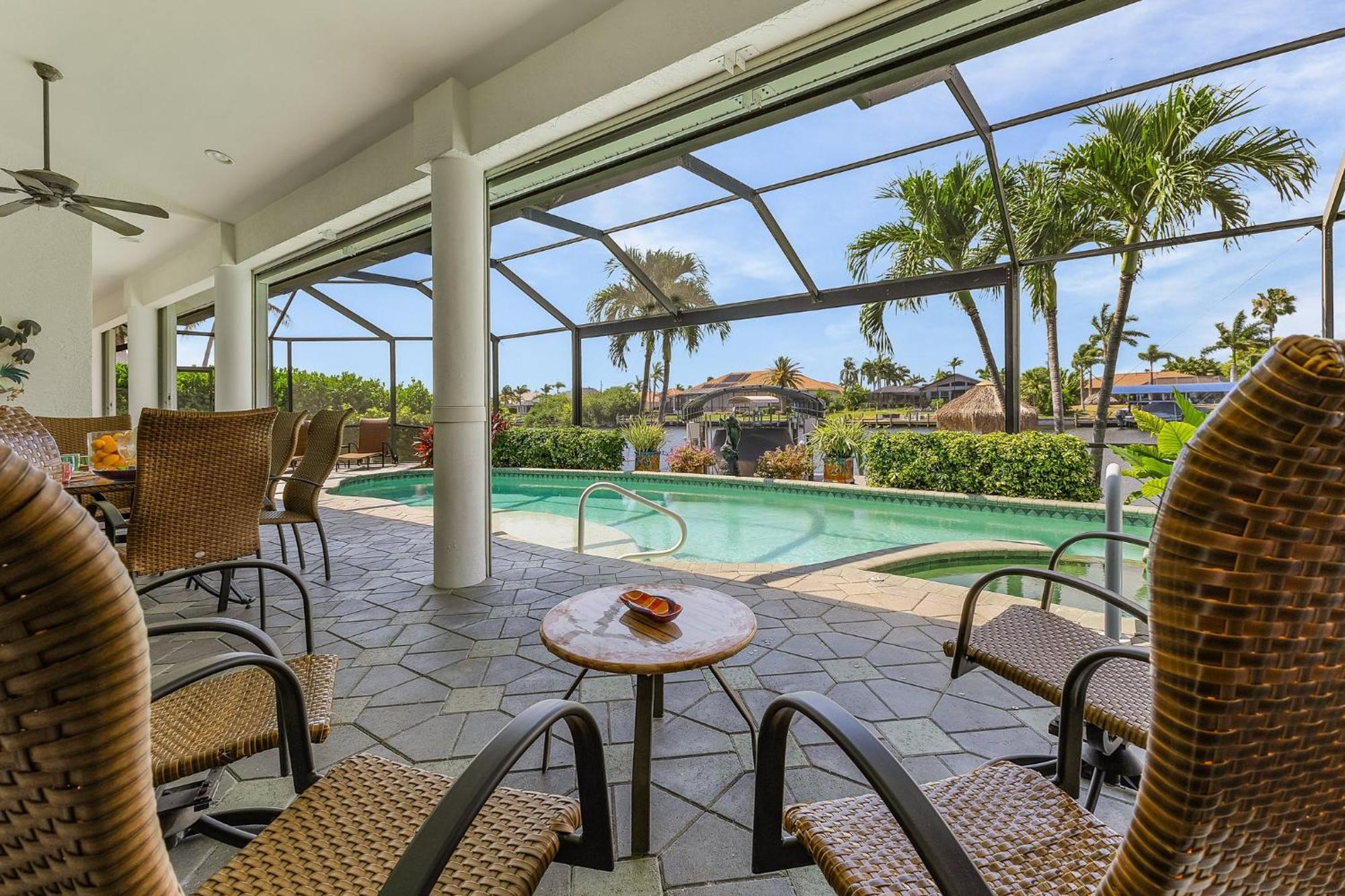 Island House Sw Cape - Waterfront Private Home Locally Owned & Managed, Fair & Honest Pricing Cape Coral Exterior photo